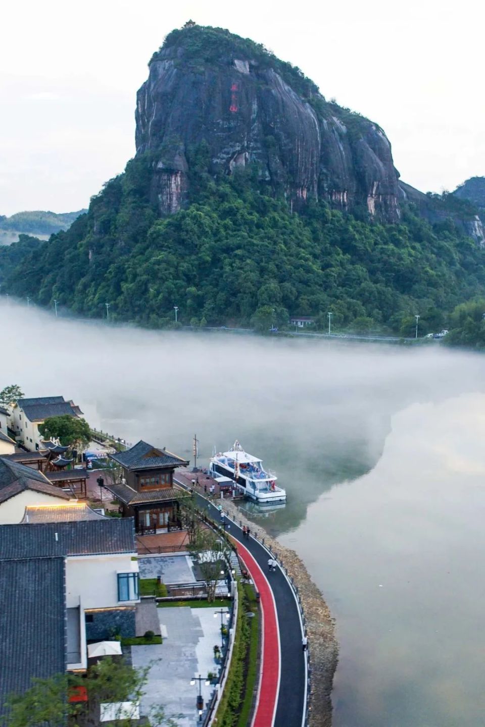 郴州旅游资源丰富,东江湖,莽山五指峰,飞天山翠江旅游区…,"山水画卷