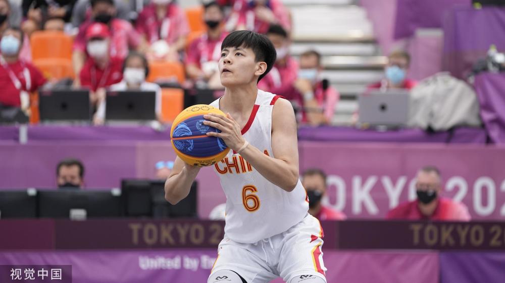 亮话体坛|没上场的杨舒予登上"热搜第一",为什么不算"喧宾夺主"?