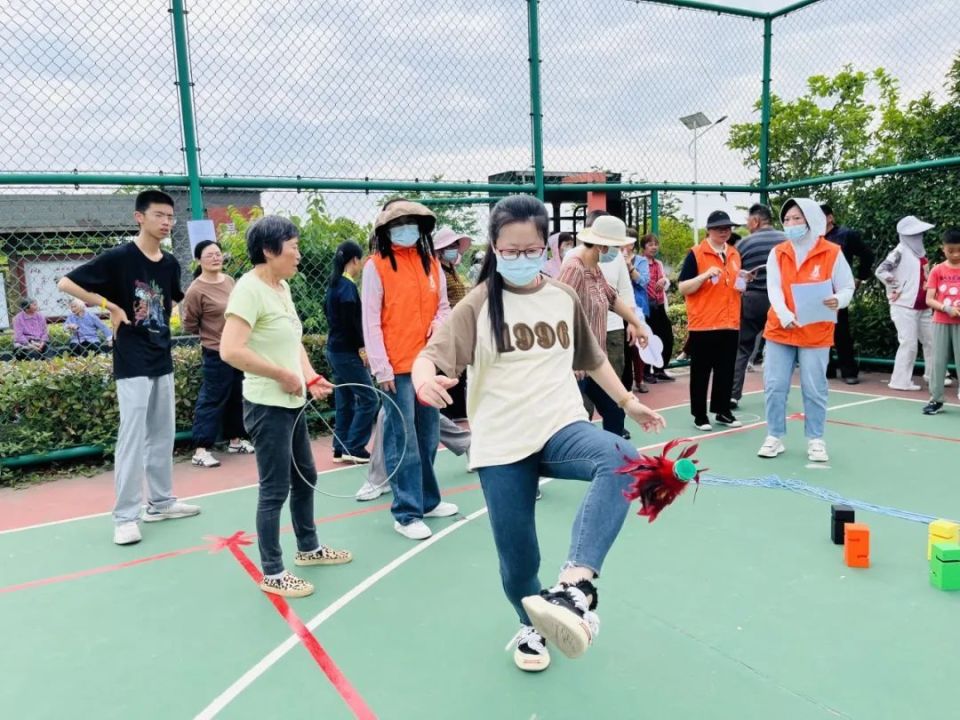 踢毽子,滚铁环……这场运动会欢乐多
