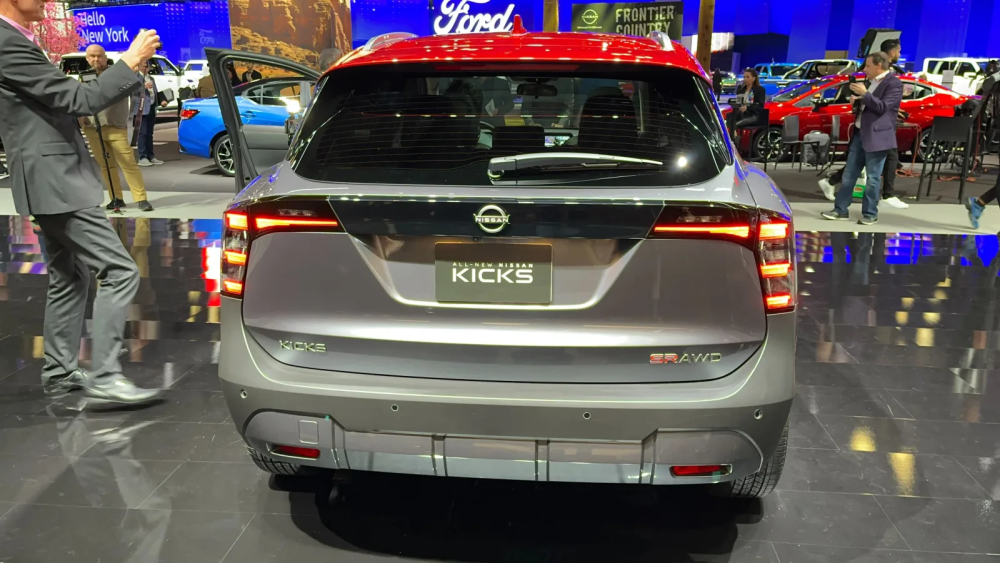 整体设计焕然一新,全新日产劲客实车图发布_腾讯新闻