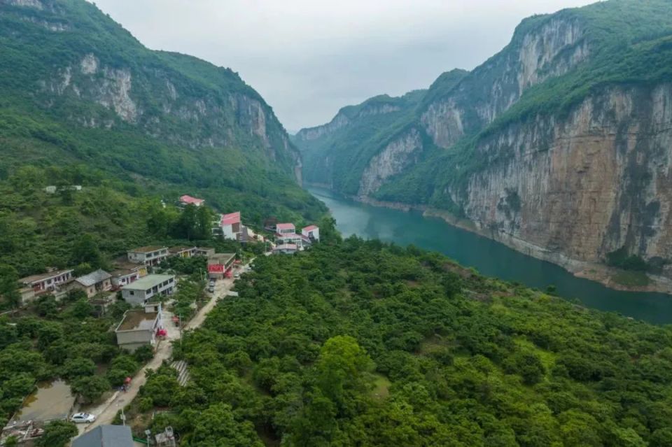 毕节市织金县自强乡山口村:地处"百里乌江画廊(东风湖)景区"上游,旅游