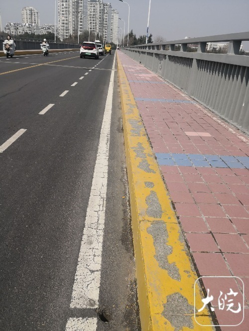 大雪后三座大桥路肩"脱皮"变"花脸"  六安相关部门:已着手维修