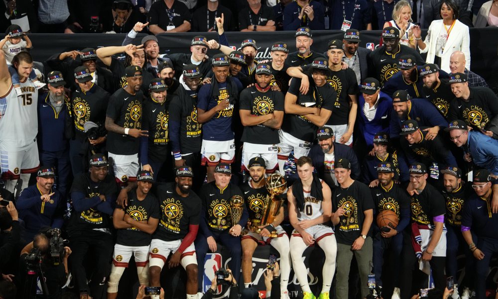 (体育)篮球——nba总决赛:掘金队夺得总冠军 约基奇荣膺mvp