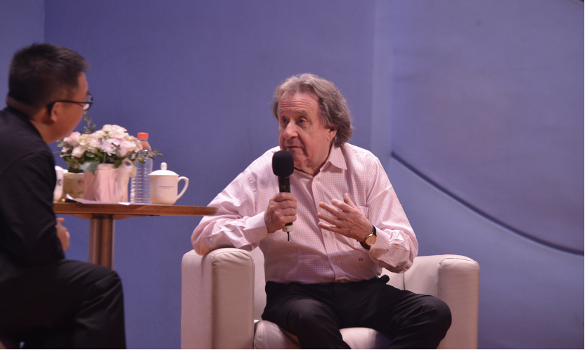 76岁钢琴大师布赫宾德来武汉,9岁小学生现场大胆喊话要拜师_腾讯新闻