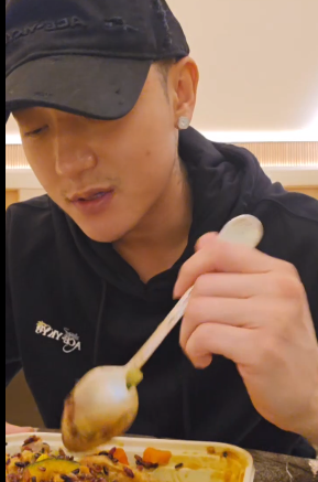 黄子韬谈经纪人被抓 再次回应dj小马丁演出争议