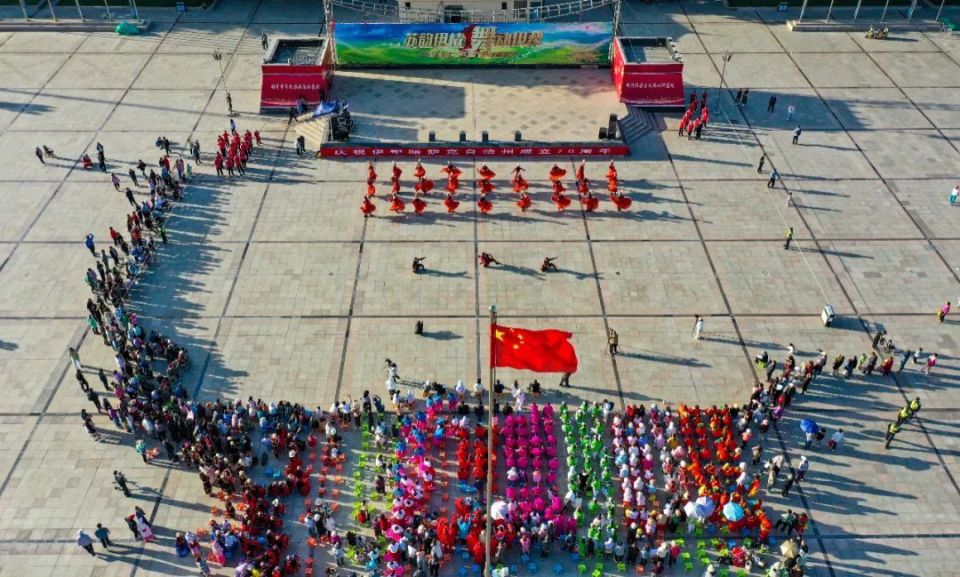 "苏韵伊情 舞动伊犁"新源县第三届广场舞大赛完美落幕