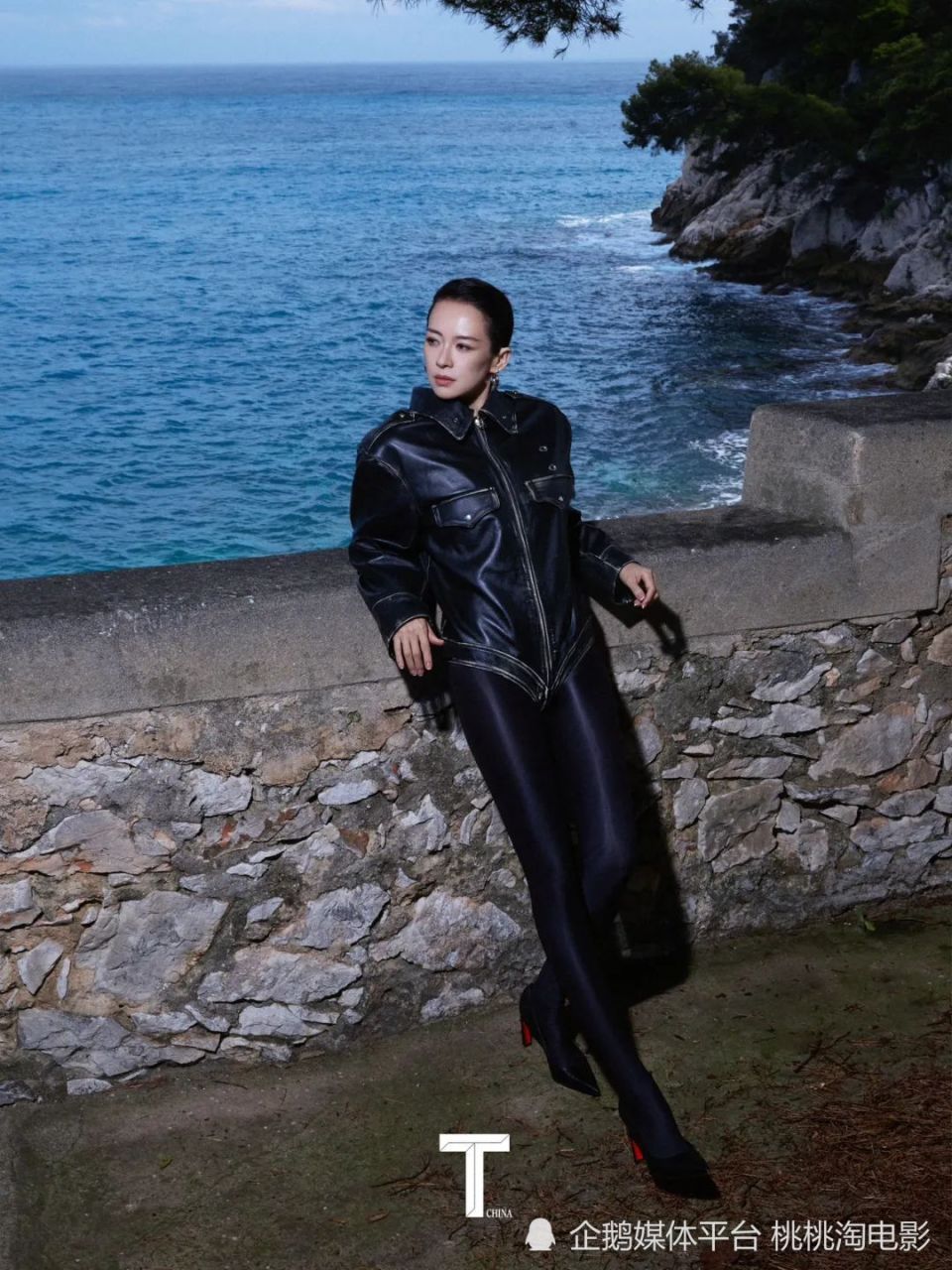 章子怡戛纳海边拍摄时尚大片,华服美钻光彩照人