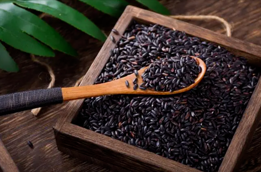 为啥不能随便吃黑米呢?提醒:4类人不宜多吃_腾讯新闻