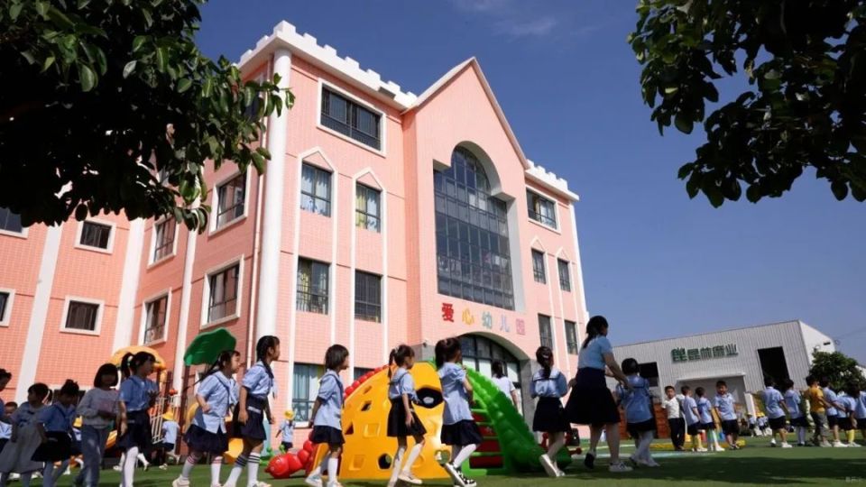 【抓今天的教育就是抓云南的未来】爱心幼儿园:以爱携手 情暖童心