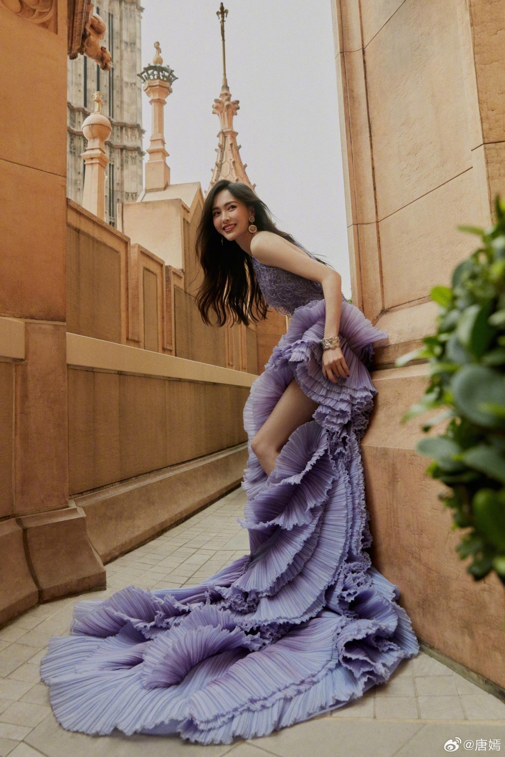 网友晒聊天截图爆料唐嫣连续多年资助藏族女学生:祝愿人美心善的唐嫣