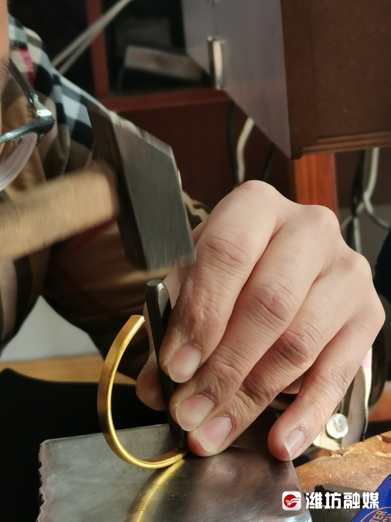 探寻经济活力潍面孔90后打金匠的匠心故事