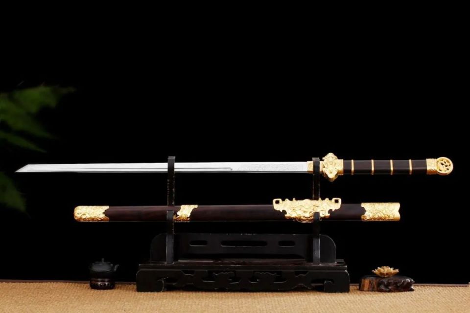 尉迟真金手中的极品宝刀——精美霸气的大夏龙雀刀