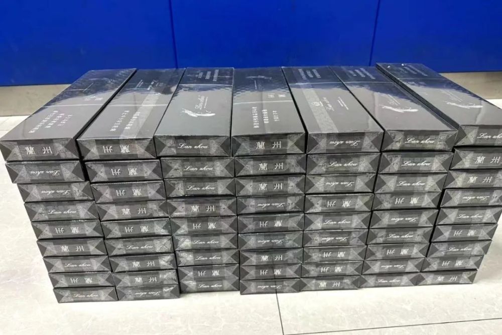 案手段为先从西宁各商铺收购烟支,用专用工具将香烟盒上的识别码销毁