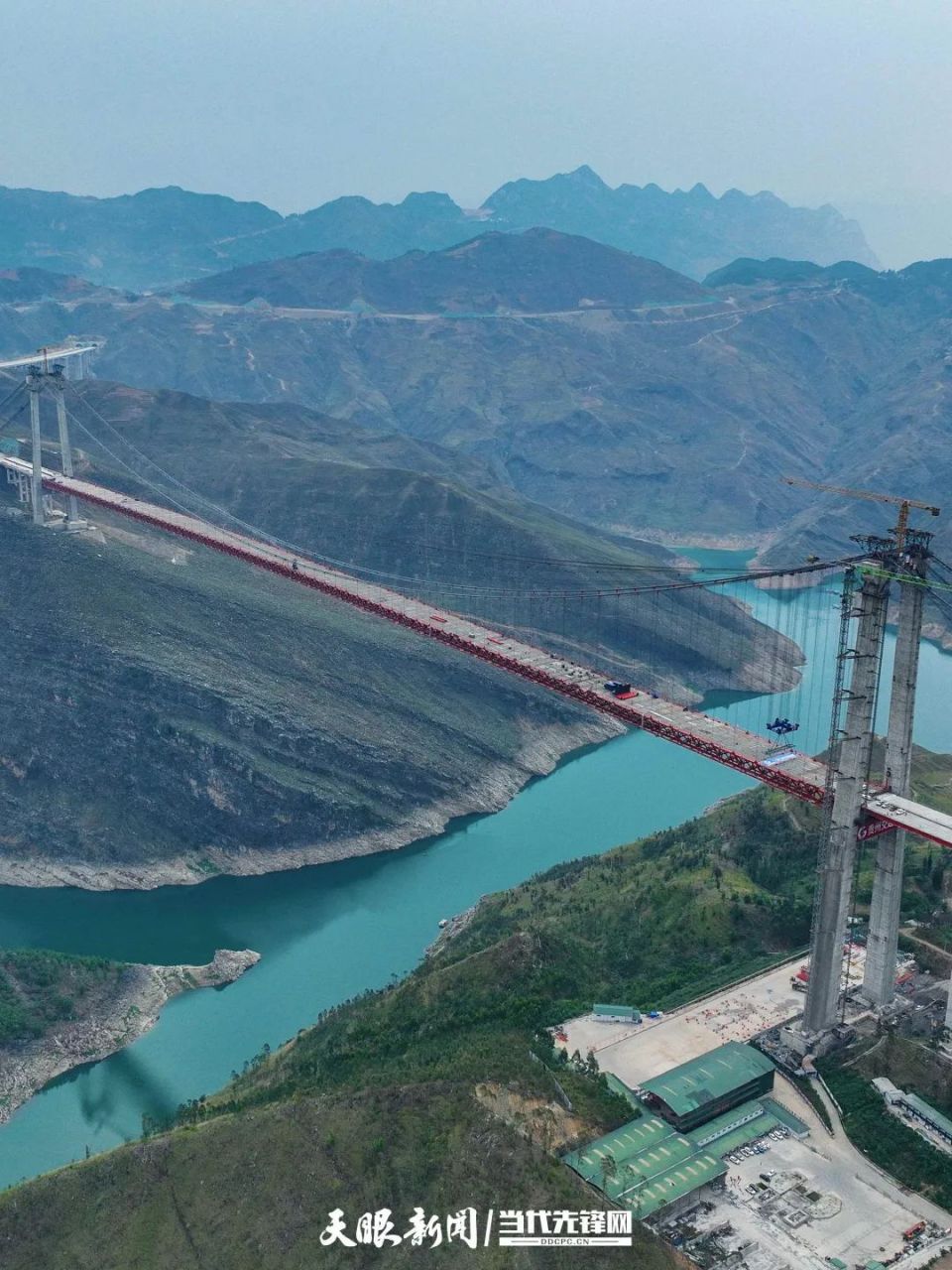 首座"纯贵州造"悬索桥合龙!