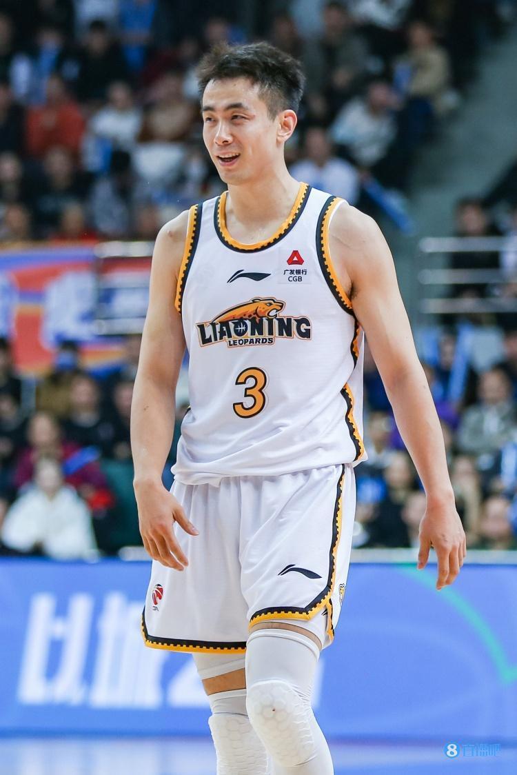 媒体人:赵继伟突发感冒 缺席今天上午的赛前踩场训练