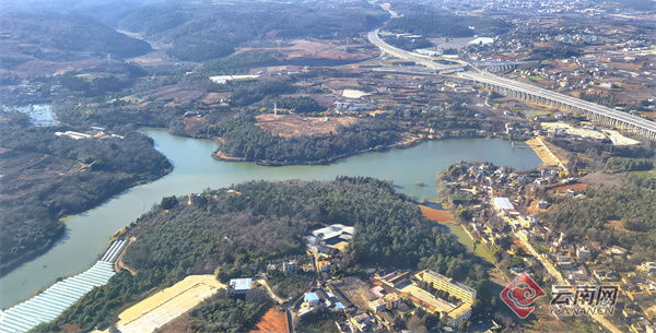 滇中新区杨官庄居民依托水库开起餐馆卖起特产在家门口吃上旅游饭