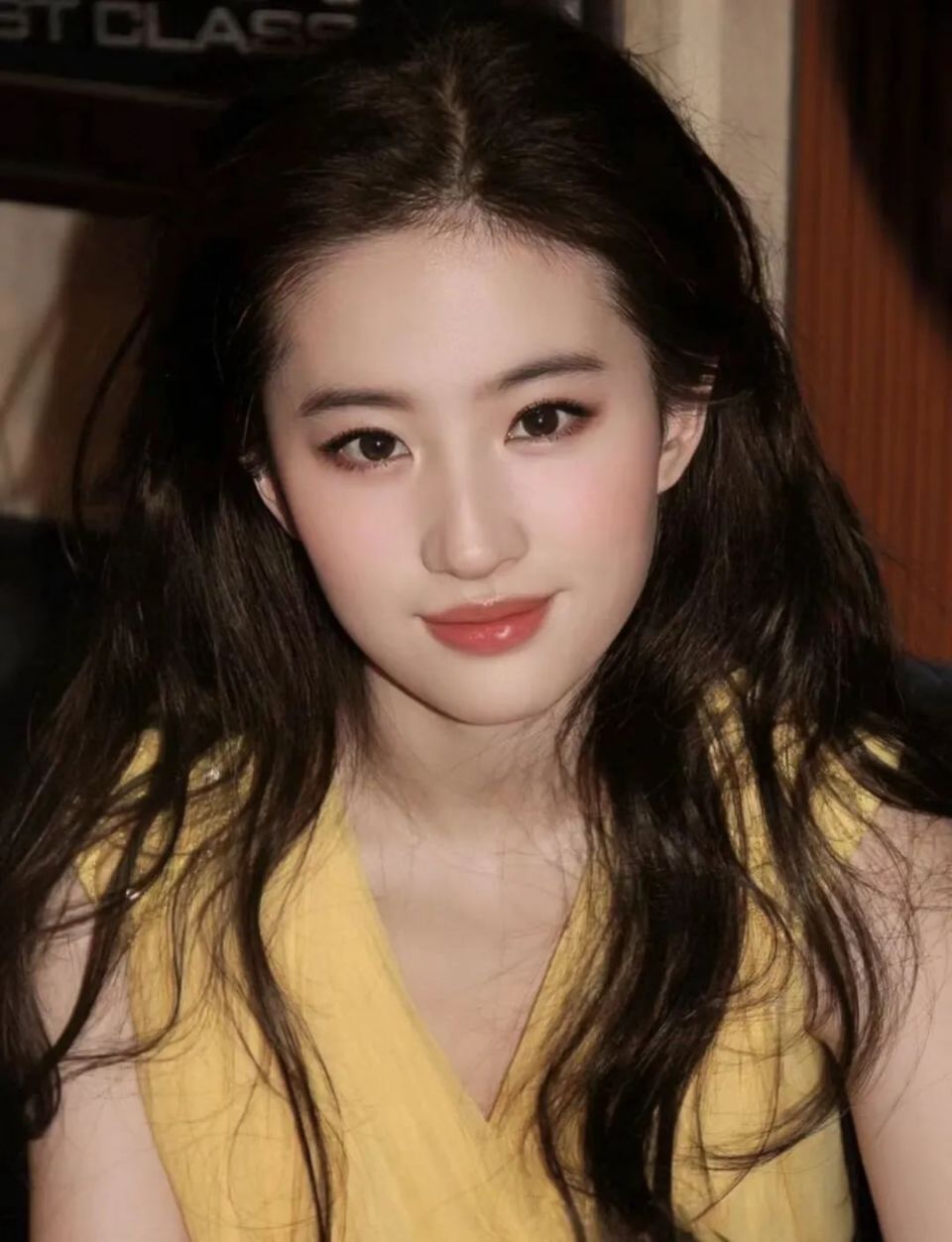 让倪妮都心动的颜值,除了刘亦菲还有快50的她?