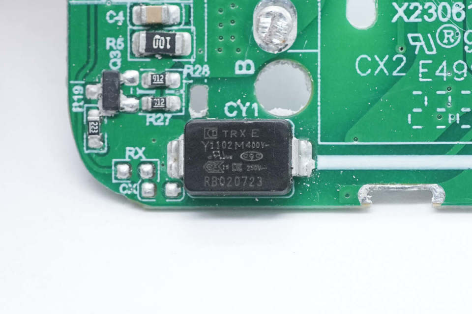 内置芯朋微pn8215主控芯片,润众140w氮化镓充电器拆解