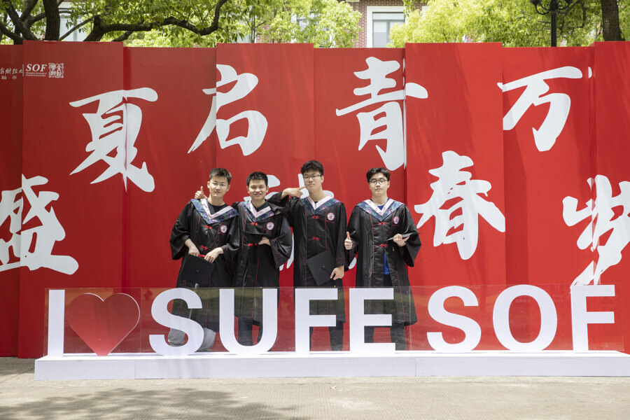 大学又迎毕业季,这张照片必须安排上