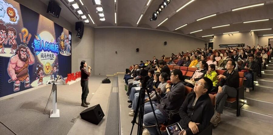 徐汇深化“文明夜课”阅读品牌建设!夜读,为奔忙的灵魂点一盏灯
