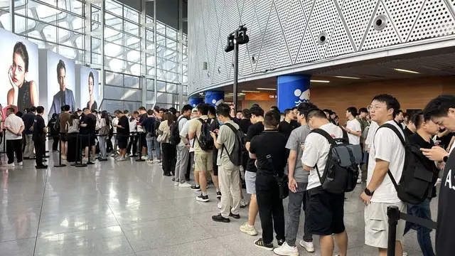 哔哩哔哩视频：今晚澳门特马开的什么400万人疯抢华为三折叠