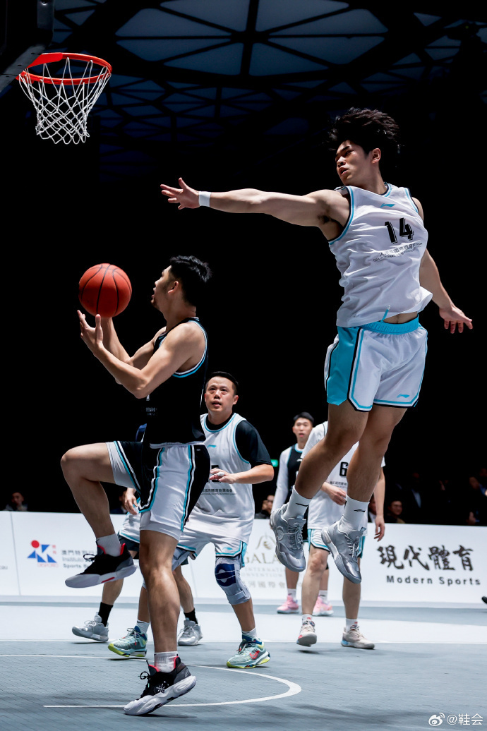 大湾区体育峰会慈善赛 蔡崇信,朱芳雨,丁彦雨航同场竞技_腾讯新闻