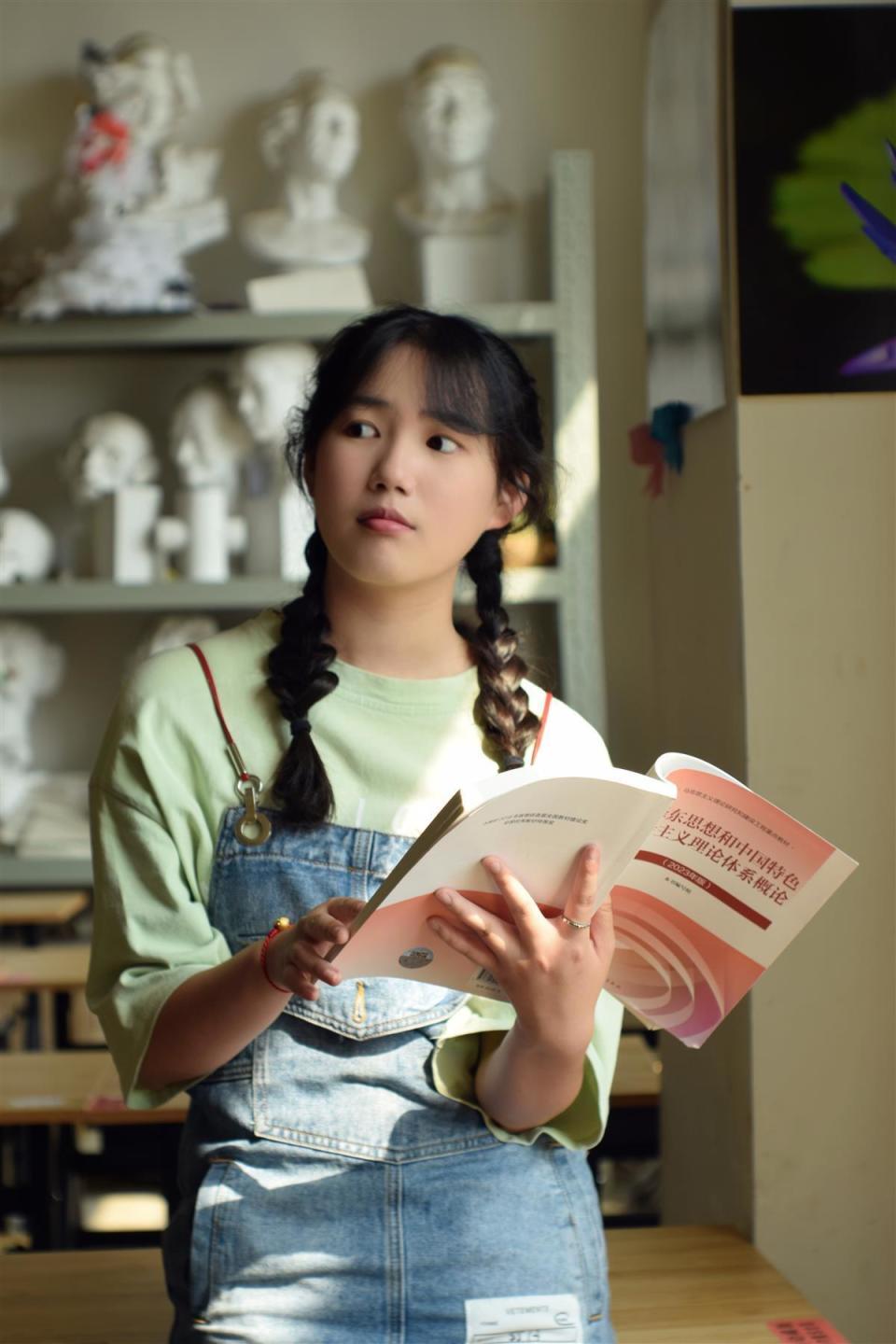 职校女生原创歌曲记录青春,曾休学一年去横店学表演