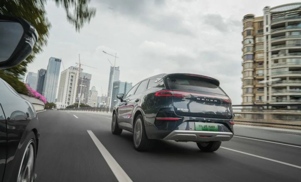 6/7座中大型suv,绿牌插混490匹,油耗不到6.5l?-腾讯新闻