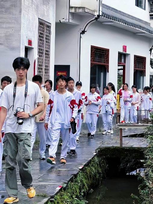 北京人民大学附属中学师生来江湾学习▲端午期间,铅山县陈坊老街