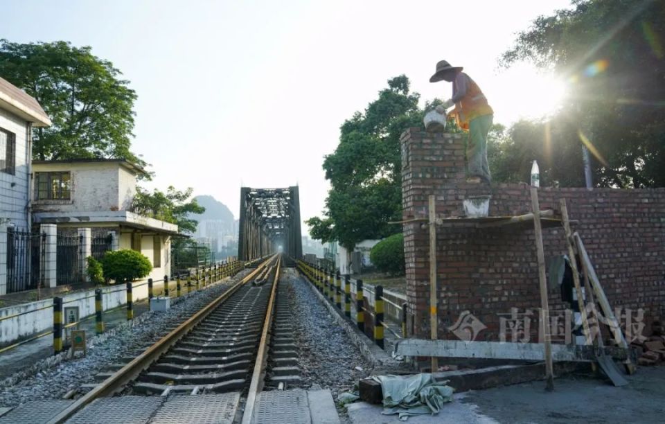 的柳江铁桥就要停止运行""再见了,历经了多少风雨的铁路大桥"等感叹