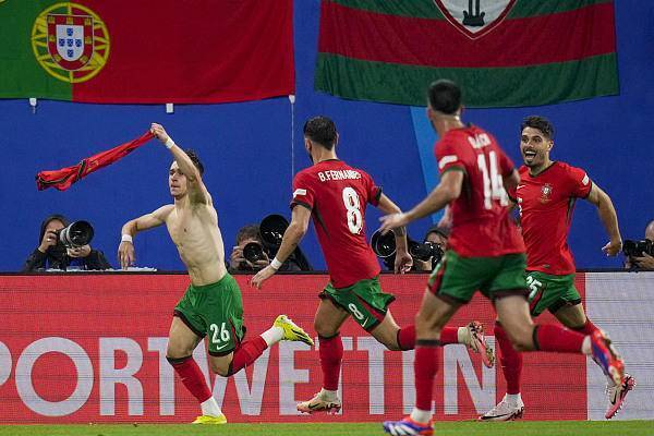 干杯欧罗巴 | 葡萄牙补时绝杀捷克