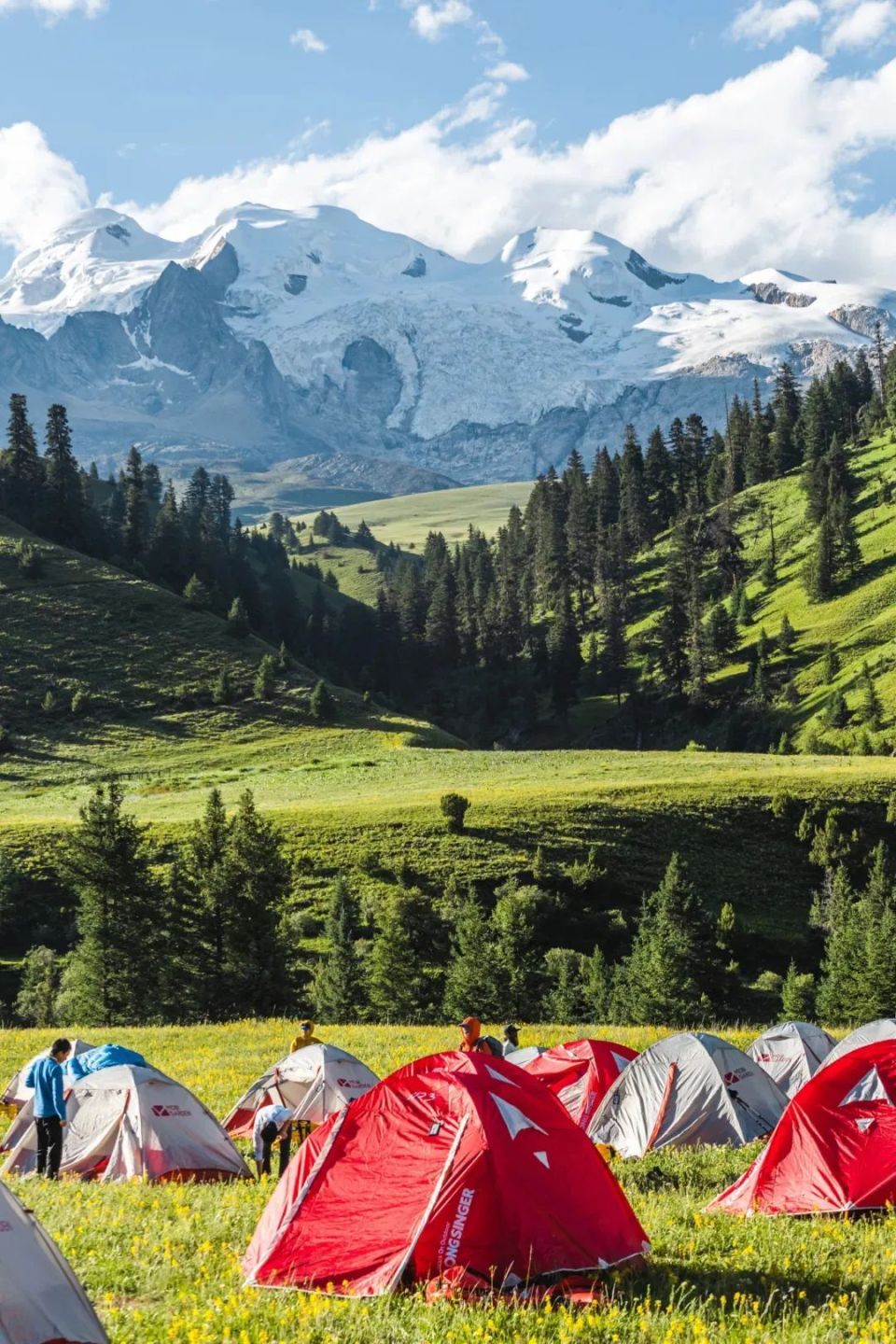 作为四川第三大高峰,我国藏传佛教24座神山中的第13座女神,格聂的迷人