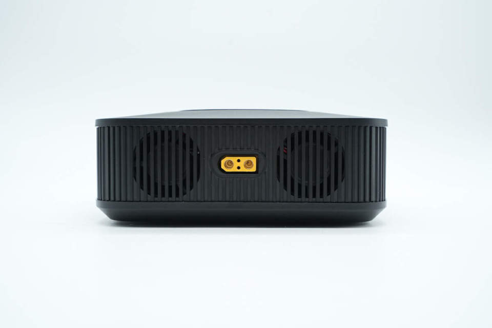 满足无人机和小设备使用,小牛电动300w锂电池纯正弦波逆变器拆解