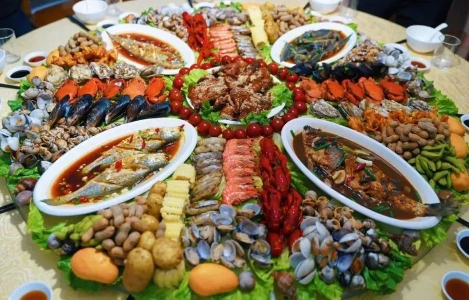 象山贝壳类海鲜种类多样,做出来的菜品汤汁鲜美.