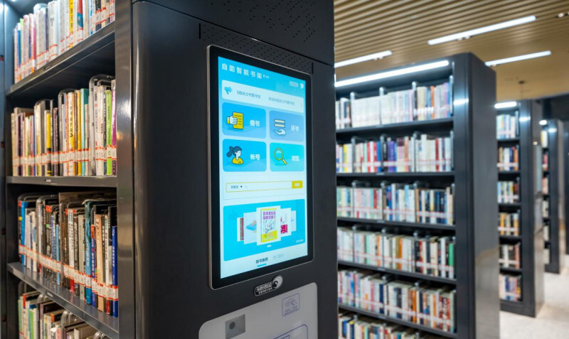24小时看书不打烊长沙公共图书馆首批智能书架亮相