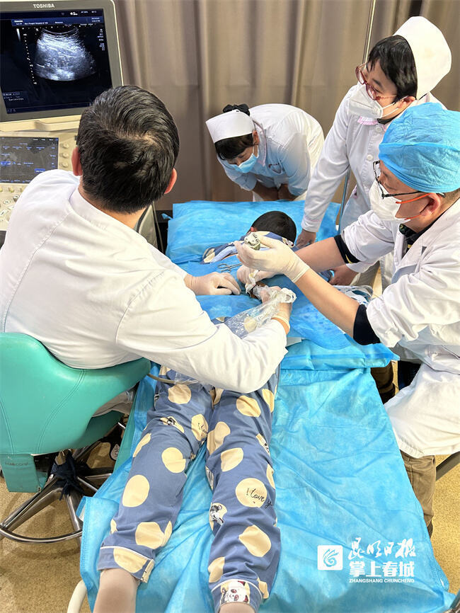 精准实施肾穿刺活检术昆明市一院救治11岁紫癜性肾炎男孩