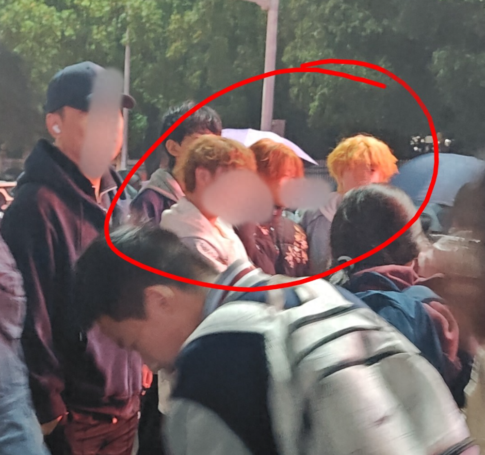 苏州一中学校门口“黄毛”引家长忧虑！背后暗流太深，学校能管彻底吗？_腾讯新闻