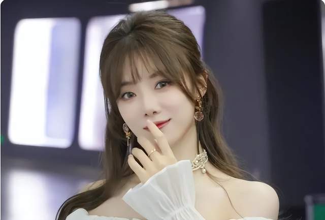 lpl女主持人塌房,小钰早年参加恋爱综艺,黑历史被曝光!_腾讯新闻