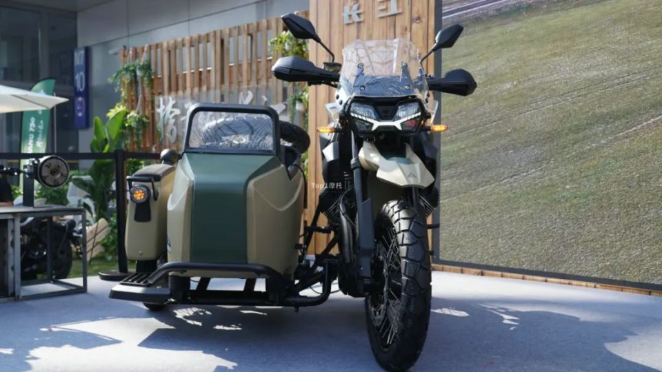 边三轮玩出新花样,长江卫士v750边三轮上市,adv风格实属炸裂_腾讯新闻