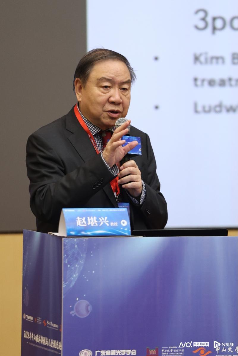 "一般情况下,家长很难在短时间内辨认孩子是否出现斜视,"颜建华教授