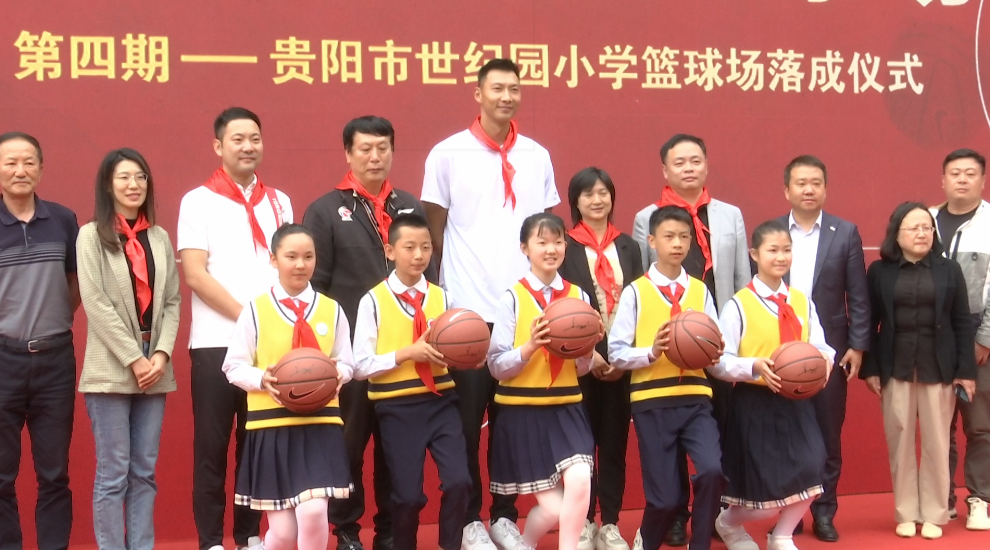 易建联带着薪火球场来了!_腾讯新闻