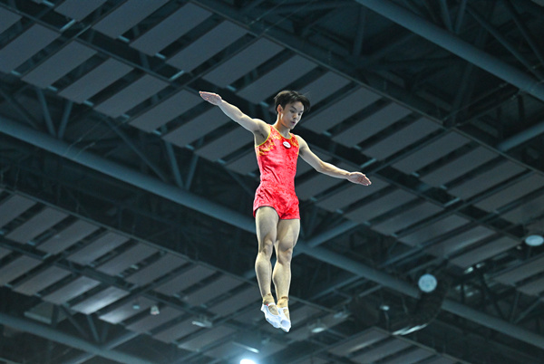 冠军严浪宇和省队队友贺龙雨分获冠军和季军,江苏选手王梓赛获得亚军