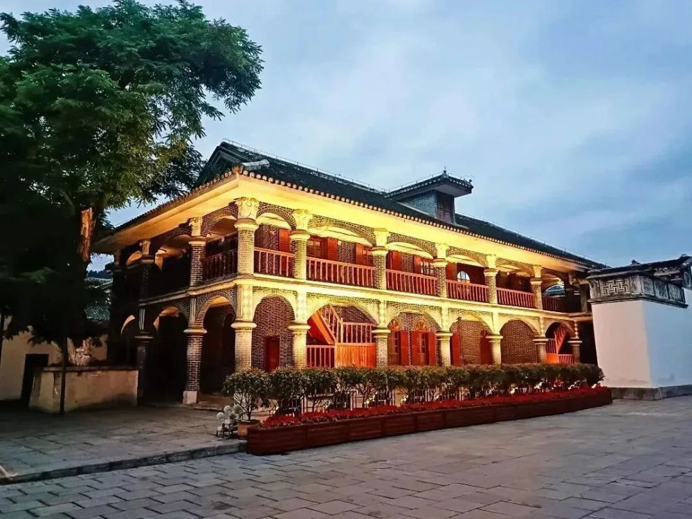 红花岗区:夜游会址红楼 点亮文旅消费新活力_腾讯新闻