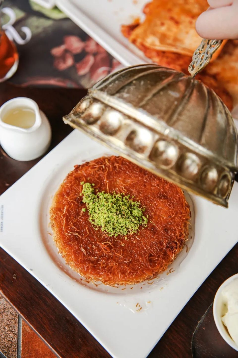 烟花三月,如果你漫游在义乌这座魔幻的江南小城,在狂吃两天两夜异域