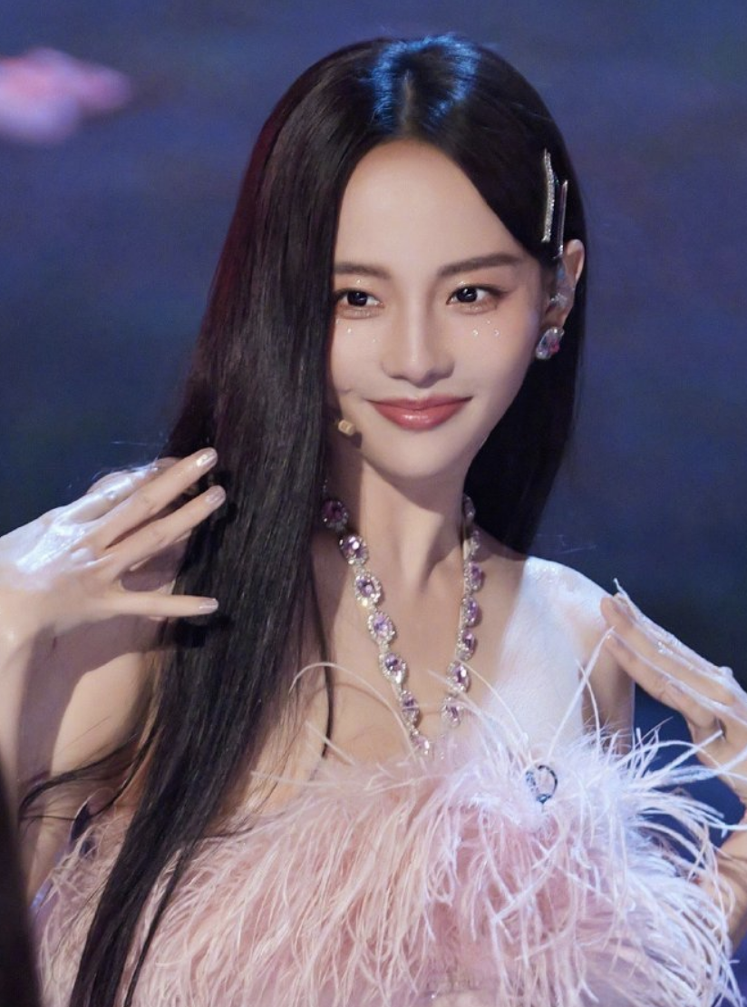 买超简介改了,第二次被拍后心虚?网友:应该叫"张嘉倪的亡夫"_腾讯新闻