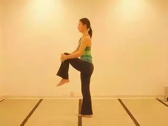 膝关节炎患者如何进行运动锻炼,喀什地区第一人民医院颜飞华医生给您