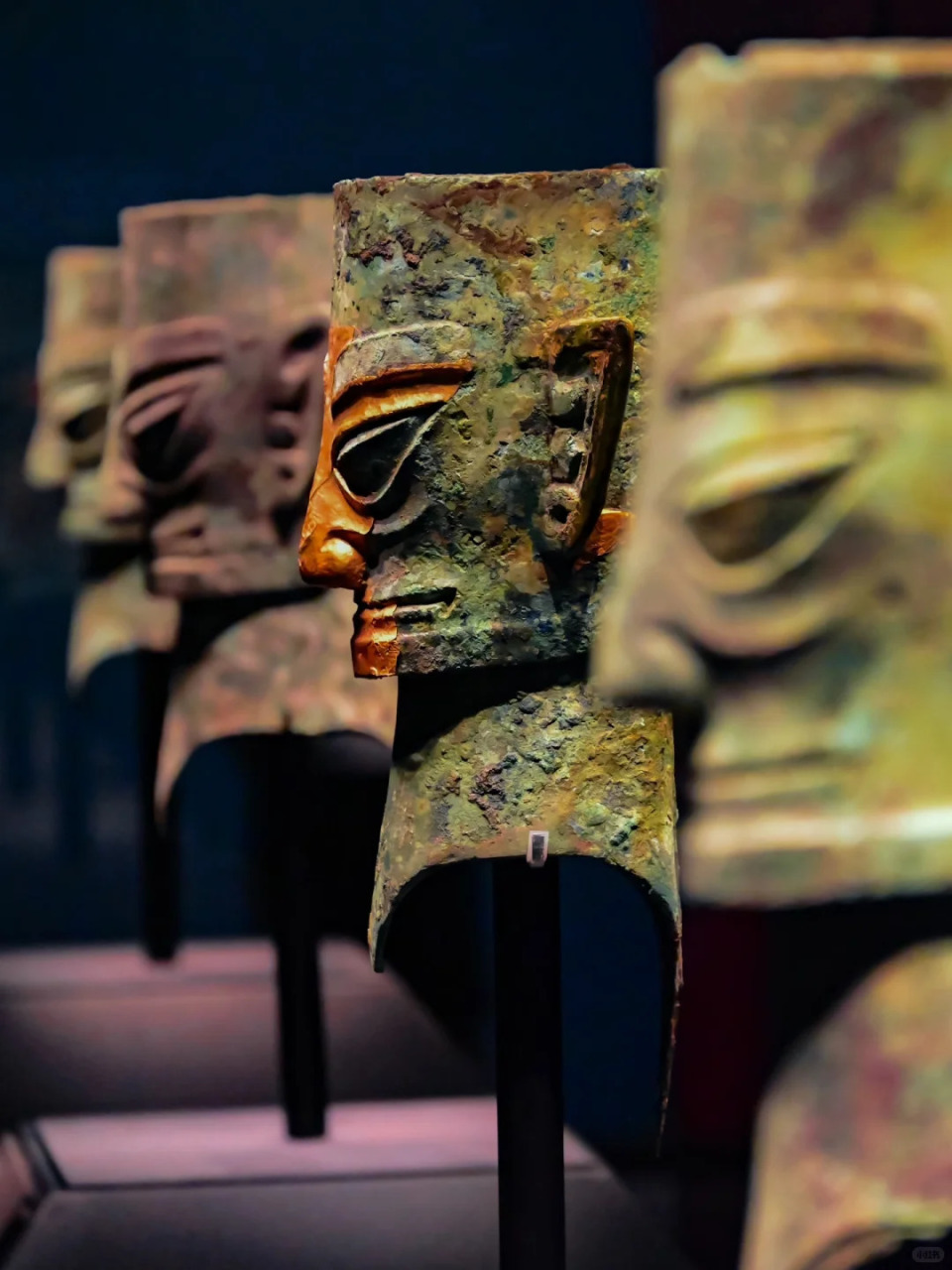 双语你好中国三星堆金面具