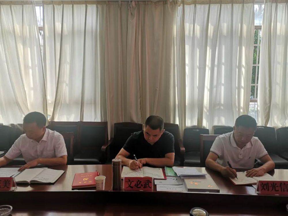 主要负责人关于统计工作的情况汇报,详细了解了黄平县统计局基本情况