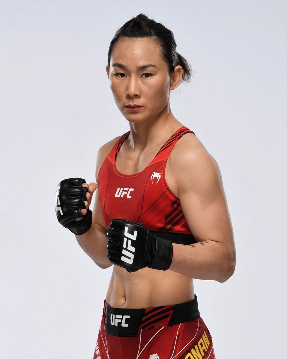 闫晓楠则是首位签约ufc的中国女子选手,亦是ufc除张伟丽外战绩最好的