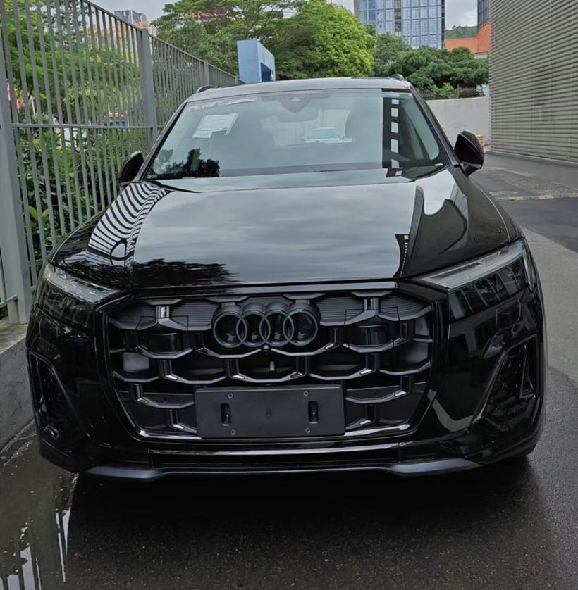 现款直降21万!新一代"奥迪q7"到店,升级"黑武士"装扮